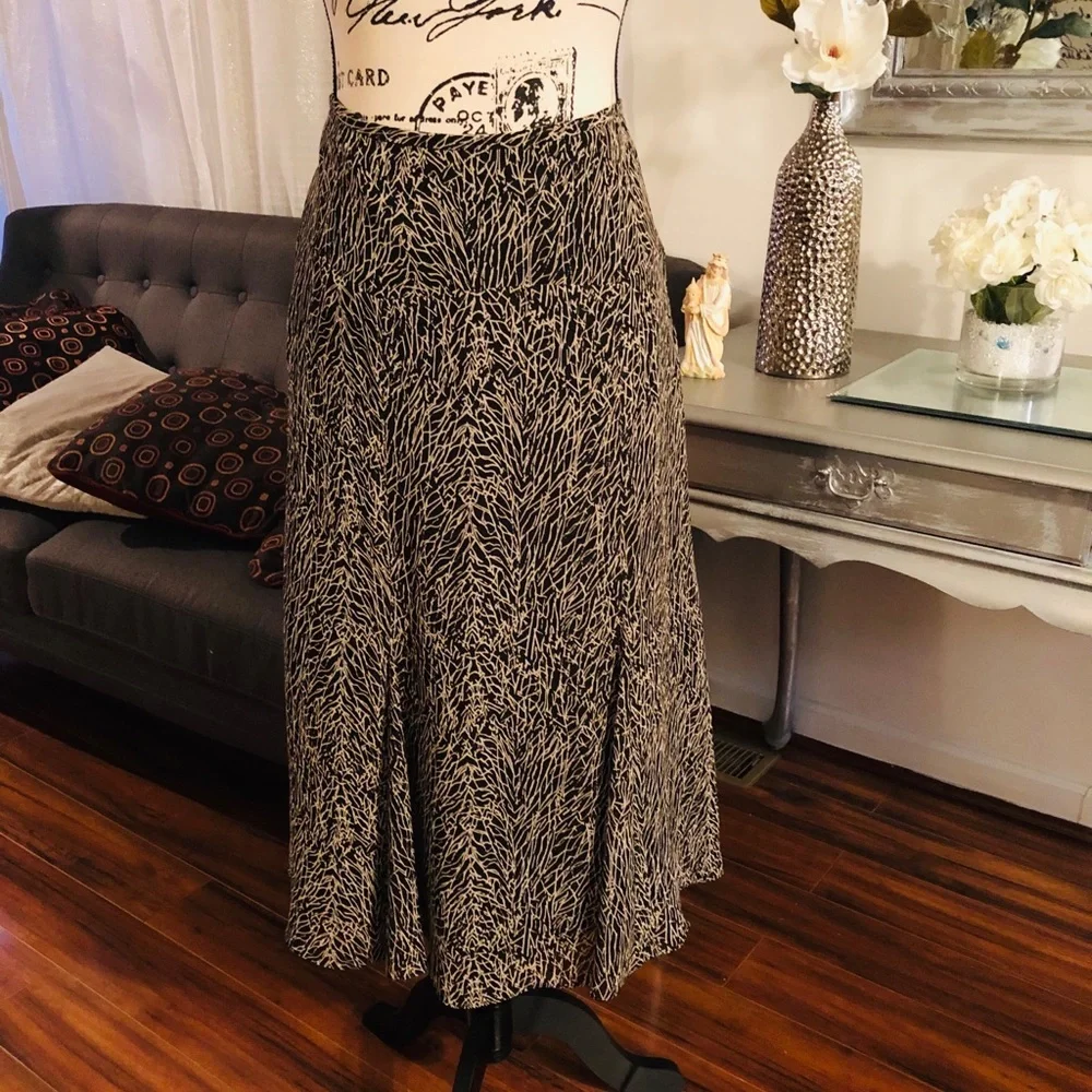 Jones wear women’s skirts 6P